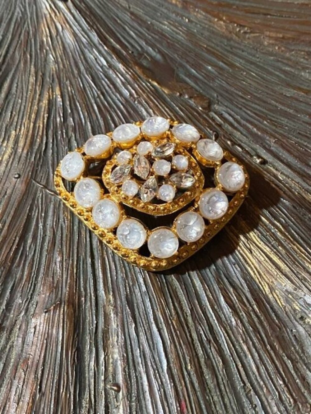 Elegant Vintage Style Gold Tone Rhinestone Brooch Pin